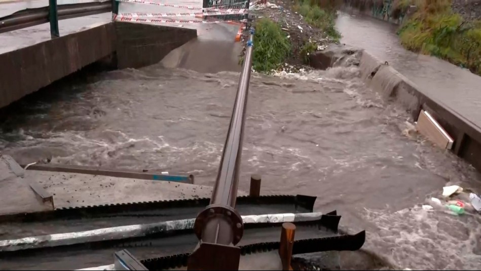 Canal Santa Marta amenaza con desbordarse en Maipú tras intensas lluvias