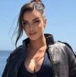 Emilia Dides deslumbró en su paso por la gala preliminar del Miss Universo Chile al usar un vestido rojo que contó con una buena construcción y proporciones ideales