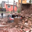 Conoce acá detalles del auto que resultó destruido tras el derrumbe de un muro en el sector de Recreo de la comuna de Viña del Mar.