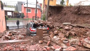 Muro colapsa y destruye auto tras intensas lluvias en Viña del Mar
