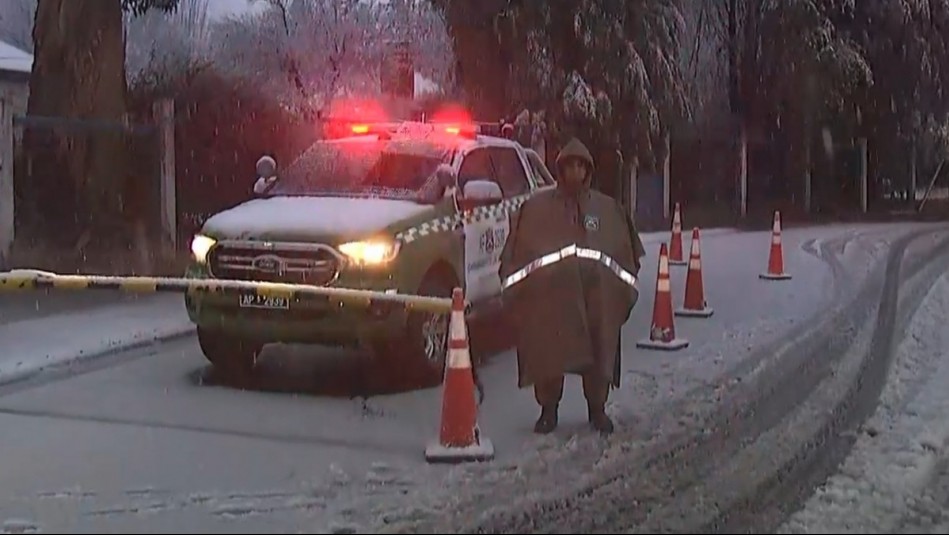 Sistema frontal: Se adelantan las nevadas en el Cajón del Maipo y restringen el acceso solo a residentes