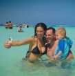 En un nuevo capítulo de Familia por el Mundo, Vanesa Borghi, Carlos Garcés y sus hijos, Teo y Alma, recorrieron Playa del Carmen, uno de los destinos más visitados del Caribe mexicano.
