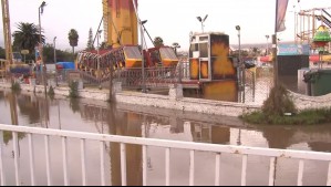 Inundación alcanzó el metro de altura: Icónico parque de diversiones de La Serena quedó bajo el agua