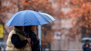 No guardes el paraguas: Este día del fin de semana volverá a llover en Santiago