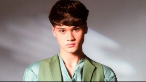 Hijo de Pamela Díaz sorprende con drástico cambio de look tras debutar como modelo: Así luce Mateo Neira