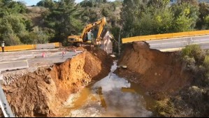 Imágenes muestran gigantesco socavón que cortó ruta clave en Zapallar y Catapilco