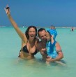 En un nuevo capítulo de Familia por el Mundo, Vanesa Borghi, Carlos Garcés y sus hijos, Teo y Alma, continúan su aventura por Aruba, un destino que sorprende no solo por sus playas de aguas cristalinas, sino también por su propuesta de turismo.