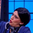 En los mejores momentos de Detrás del Muro, el cabo Tapia (Patricio Fuentes) fue sorprendido por la llegada de su expolola La Mirita (Sandra Donoso).