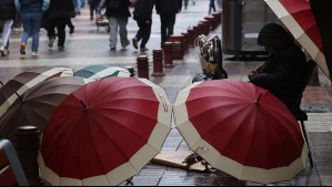 Lluvia se hace sentir este viernes en la capital: ¿Hasta qué hora precipitará en la Región Metropolitana?
