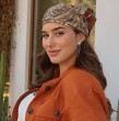 Para asistir como invitada a un podcast, Melina Noto lució un brillante y elegante vestido rojo que destacó por su favorecedor diseño.