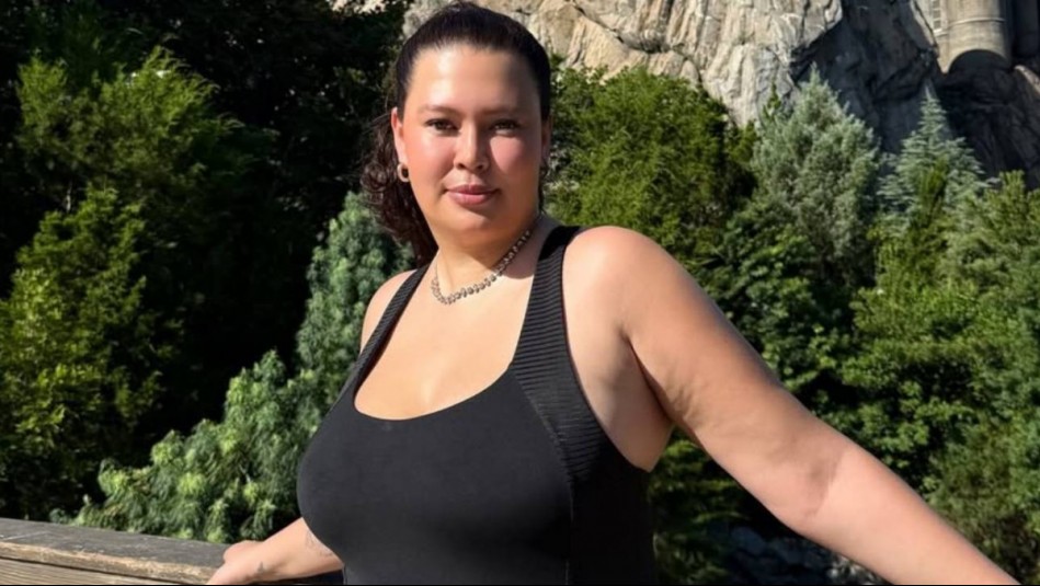 Falda de seda y accesorios dorados: El sobrio y femenino outfit de cumpleaños de Michelle Carvalho