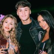 Los hijos de Pamela Díaz, Trini y Mateo Neira, demostraron la complicidad que existe entre ambos al vestir suéteres a juego.