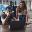 En el capítulo 350 de El Jardín de Olivia, Ignacia (Cota Castelblanco) y Bastián (Alonso Quintero) robaron los discos duros que guardaba su padre e hicieron una copia de respaldo de los videos.