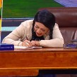 En los mejores momentos de Detrás del Muro, Chofi (Paola Troncoso) protagonizó un divertido momento al dedicarle una particular carta de amor a Tapia (Patricio Fuentes).