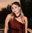 El vestido que usó La Carlita para su matrimonio civil pertenece a la firma de Odd Muse, mientras que sus zapatos de tacón fueron de Jimmy Choo.