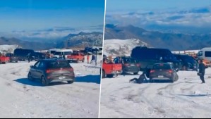 '¡Suelta el freno, hue!': Turista pierde el control de su vehículo en Farellones y pasajero salta a la nieve