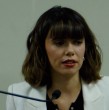 En el capítulo 354 de El Jardín de Olivia, Elisa (Carla Medel) fue al tribunal, a poco de recibir la lamentable muerte de su padre.
