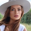 La modelo e influencer brasileña Julia Fernandes dio a conocer que se alejará de las redes sociales por una íntima situación que ocurre en su familia.