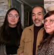 En este capítulo de Carmen Gloria: Fuerte y Claro, Lya es una abuela chilena que, al igual que muchas alrededor de todo el país, tuvo que hacerse cargo de sus dos nietos, quienes fueron abandonados por su hija.
