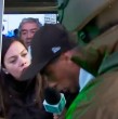 Revive acá el momento en que Camilo Huerta fue detenido por Carabineros en el Aeropuerto de Santiago.
