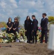 En el capítulo 358 de El Jardín de Olivia, los hermanos Walker, junto a Vanessa (Begoña Basauri), Jessica (Ignacia Sepúlveda), Raúl (César Caillet) y Gloria (Francisca Gavilán) acudieron de riguroso negro a un funeral.