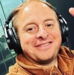 El periodista nacional Coke Hevia sorprendió hace unos meses tras revelar que se realizó un implante capilar en su pelo, esto tras perder bastante cabello del que tenía.