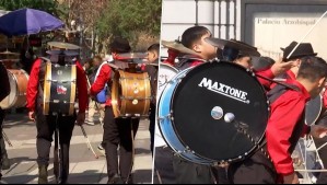 185 denuncias y más de 400 firmas: La disputa que enfrenta a vecinos y chinchineros en el centro de Santiago