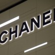 La marca de lujo Chanel lanzó unos impresionantes zapatos desnudos que podrían costar miles de dólares y que llevan el concepto de andar descalza a otro nivel.