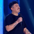 En el tercer capítulo de Coliseo, Jimmy Águila se presentó en Mega con una rutina plagada de anécdotas personales y observaciones sobre su entorno familiar y social.