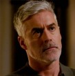 En el capítulo 7 de La Baronesa, León (César Caillet) tiene miedo de que Clara (Lorena Bosch) comienza a averiguar sobre sus episodios de amnesia y le advierte a Antonio (Carlos Díaz) que deben hacer algo al respecto.