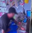 El tradicional Barrio Rosas en la comuna de Santiago Centro es acechado por antisociales solitarios y grupos delictuales, que no solo roban a los diferentes negocios, sino que también extorsionan.