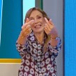 Revisa acá el emotivo inicio de Mucho Gusto con el cumpleaños de Karen Doggenweiler.