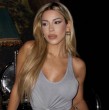 Oriana Marzoli fue a cenar con sus amigas en Ibiza con un espectacular minivestido de grandes lentejuelas en forma de escamas.