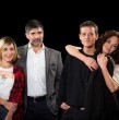 En La Baronesa, Javier (Simón Pesutic) invitó a Emilia (Octavia Bernasconi) a una cita especial que resultó ser la fiesta de aniversario de sus padres, Andrea (Catalina Guerra) y Samuel (Francisco Ossa).