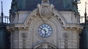 Cambio de hora en Chile: Experto advierte efectos en el sueño y pide que sea la última modificación