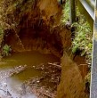 Conoce acá los detalles del enorme socavón que se produjo en una de las rutas que une Pucón con Villarrica.
