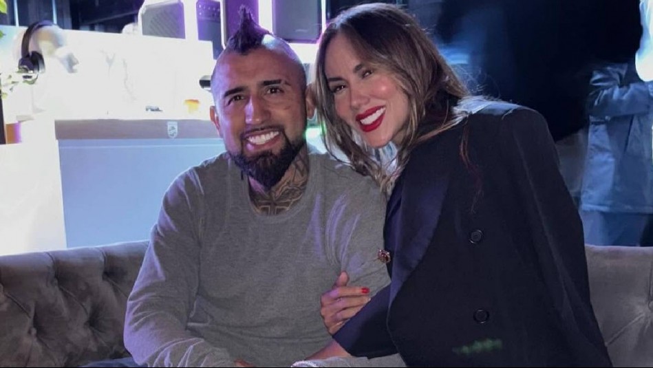 'Lo sentimos por los que les incomoda': Arturo Vidal y Sonia Isaza presumen su romántica escapada a la nieve