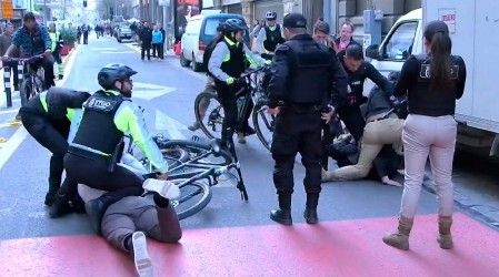 Detienen a falsos trabajadores de casa de cambio en pleno centro: Uno llevaba tobillera electrónica