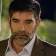 En el capítulo 15 de La Baronesa, Samuel (Francisco Ossa) enfrenta un incómodo reencuentro con Antonio (Carlos Díaz), a quien le pide hablar a solas antes de la cena de compromiso de Emilia (Octavia Bernasconi) y Javier (Simón Pesutic).