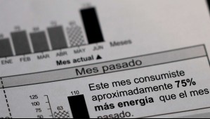 Golpe al bolsillo: Cerca de un millón de hogares en Chile están morosos en cuentas de luz y agua