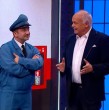 En los mejores momentos de Detrás del Muro, el rey de chiste corto, Álvaro Salas, realizó una presencia en el sketch del Banco.
