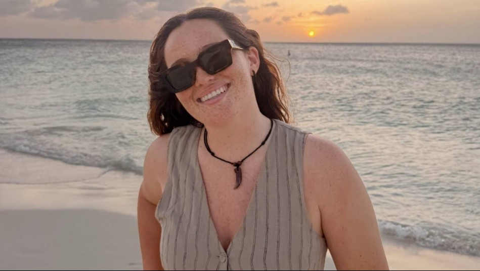 Look vibrante y de estilo playero: El rojo total de Laura de la Fuente durante su viaje por Aruba