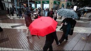 ¿Te sorprendió? Santiago amanece con llovizna y pronostican probables tormentas eléctricas en estos sectores