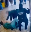 Una peligrosa situación está llamando la atención de las autoridades y locatarios del barrio comercial Pedro Montt, quienes se han visto afectados por la llamada jauría juvenil.