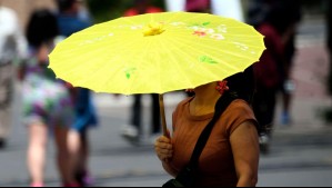 Ola de calor primaveral inicia este martes en Santiago: Termómetros alcanzarán los 30° en estas comunas