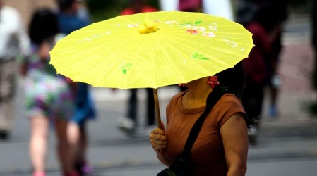 Ola de calor primaveral inicia este martes en Santiago: Termómetros alcanzarán los 30° en estas comunas