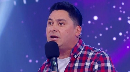 Manuel Neira tiene un gran desempeño cantando "Corazón en la maleta" de Luis Fonsi en Dale Play