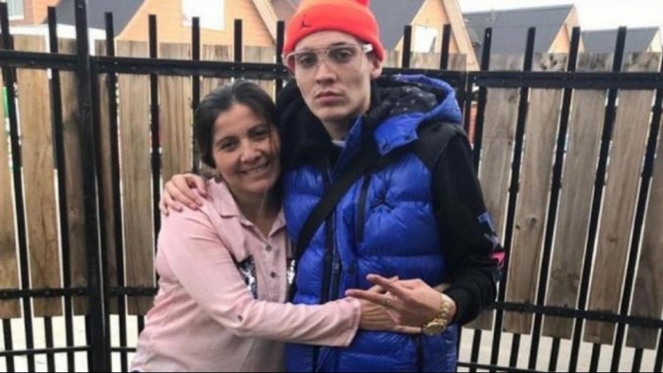 Mamá de Marcianeke causa impacto por radical cambio físico en su última aparición pública