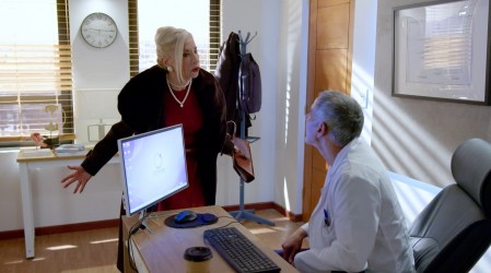 "Lo has acosado durante décadas": Aurora le exigió a León que se aleje de Antonio en La Baronesa