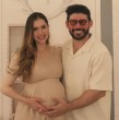 Caro Mestrovic y su esposo Jonathan Freudman protagonizan una sesión de fotos a solo días del nacimiento de su hija Emma